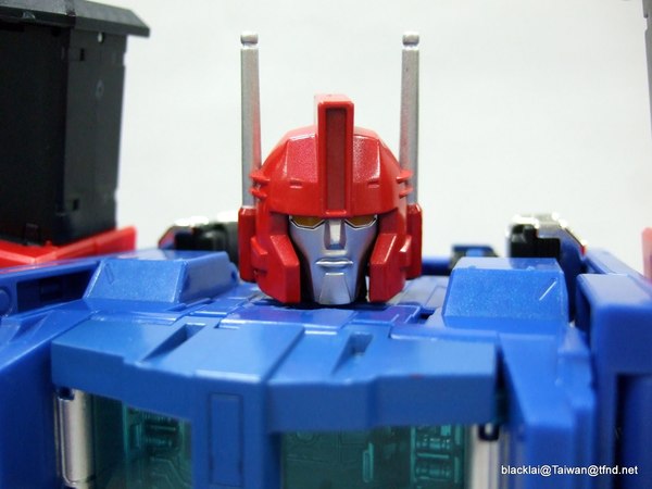 MP 31 Masterpiece Delta Magnus Diaclone Powered Convoy In Hand Photos 13 (13 of 32)